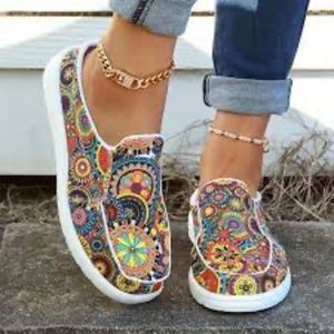 NEW NWT Floral Print Canvas Shoes. Multicolor.  8 1/2